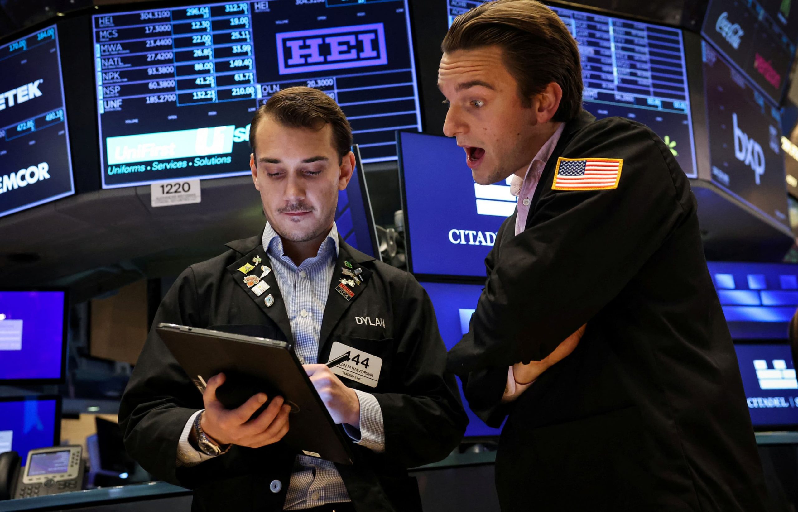 Electric Vehicle Industry: Navigating Investment Opportunities and Risks